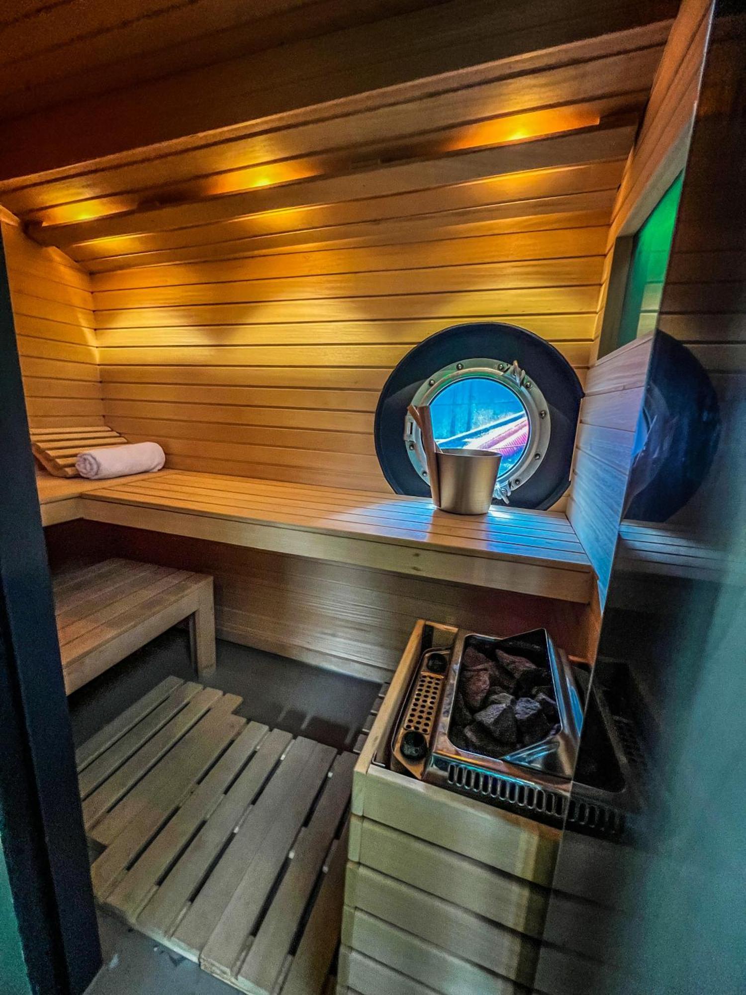 Bed and Breakfast Boat & Boost Ámsterdam Exterior foto